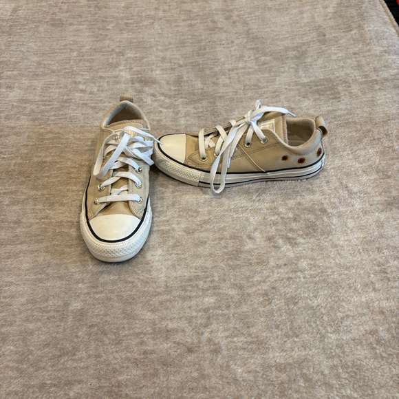 converse - Picture 1 of 3